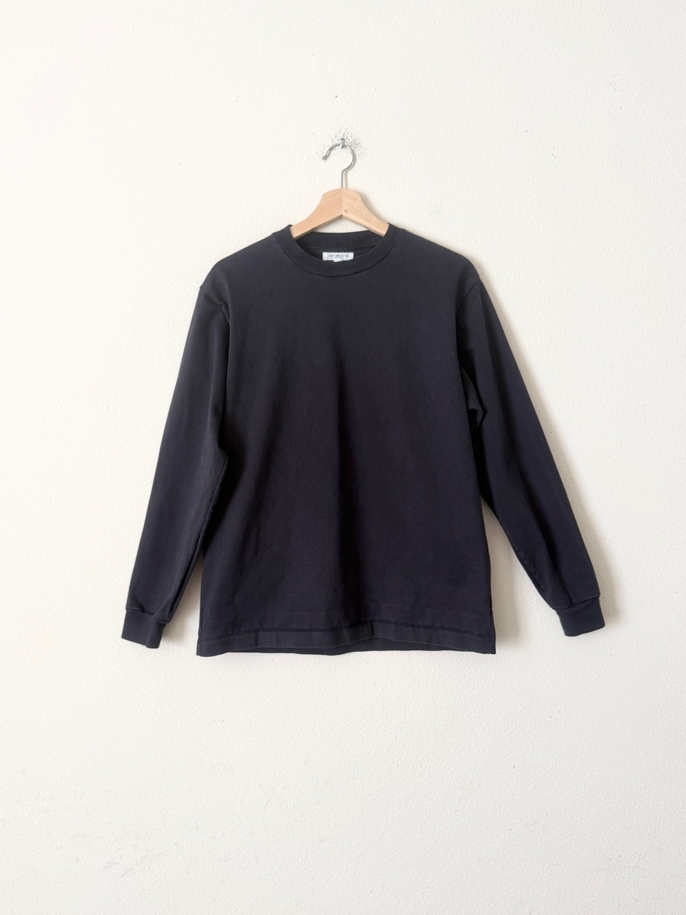 Lady White Co MEDIUM (38) Classic Crewneck minimalist sweatshirt in black